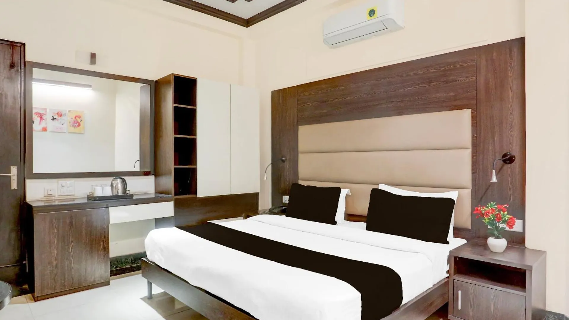 Hotel Aerotech Plaza New Delhi